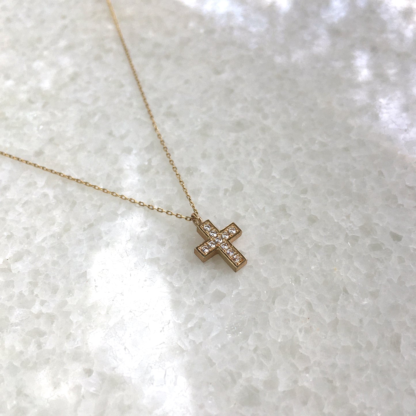 Serie di scintilla “croce pulita” <すっきりしたクロスのネックレス>
