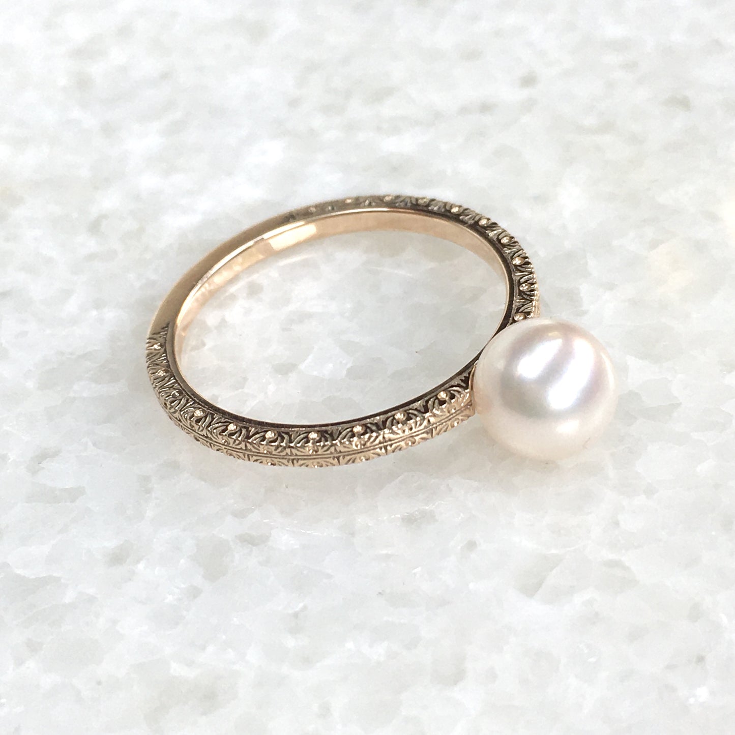 Decorato anello “ruscello” <飾り彫りリング ”細流”> K10YG