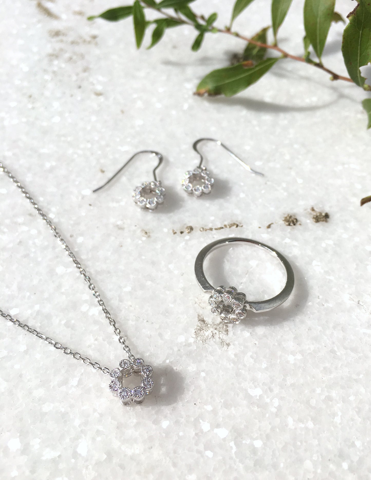 Collana “Cerchio di luminii” <煌めきの環のネックレス>