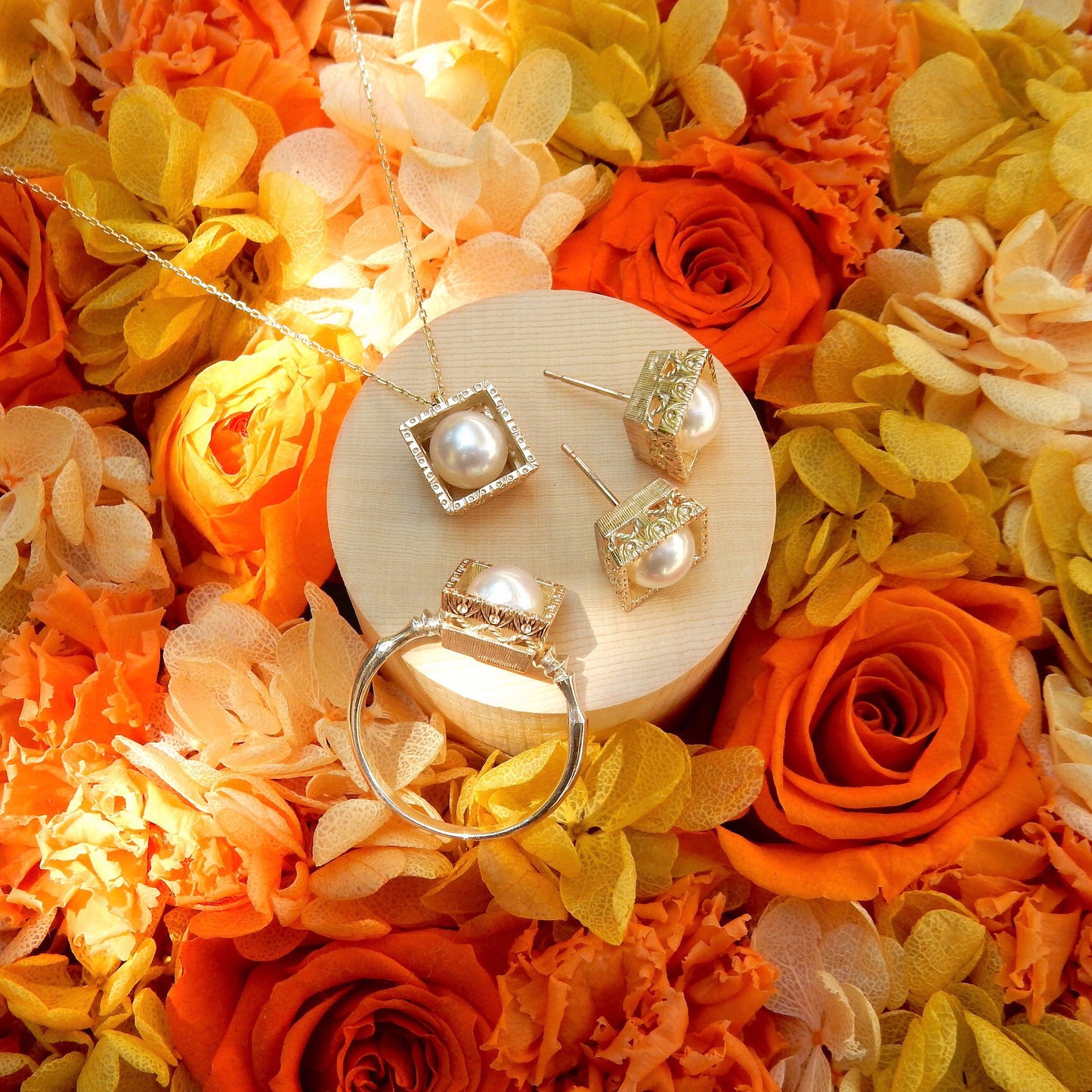 Orecchino ”Fiore scatola”　 ＜花の箱のピアス＞