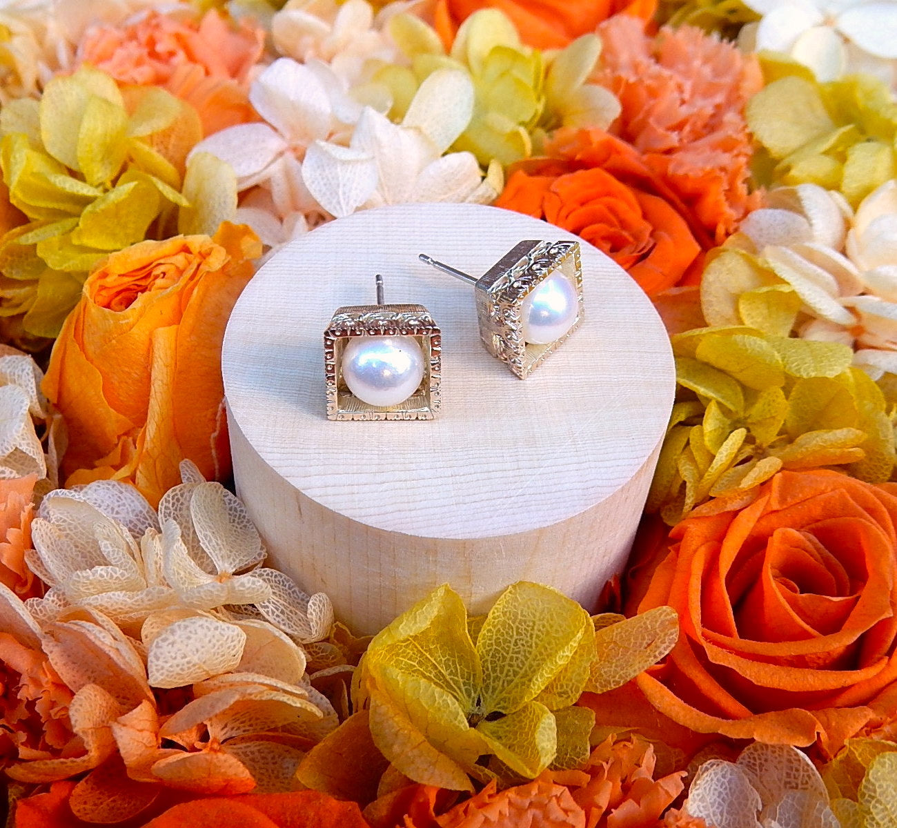 Orecchino ”Fiore scatola”　 ＜花の箱のピアス＞