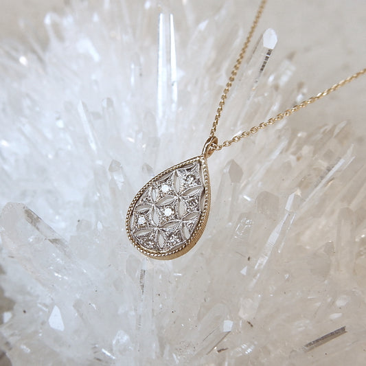 Collana ”lacrima“　＜しずくのネックレス＞