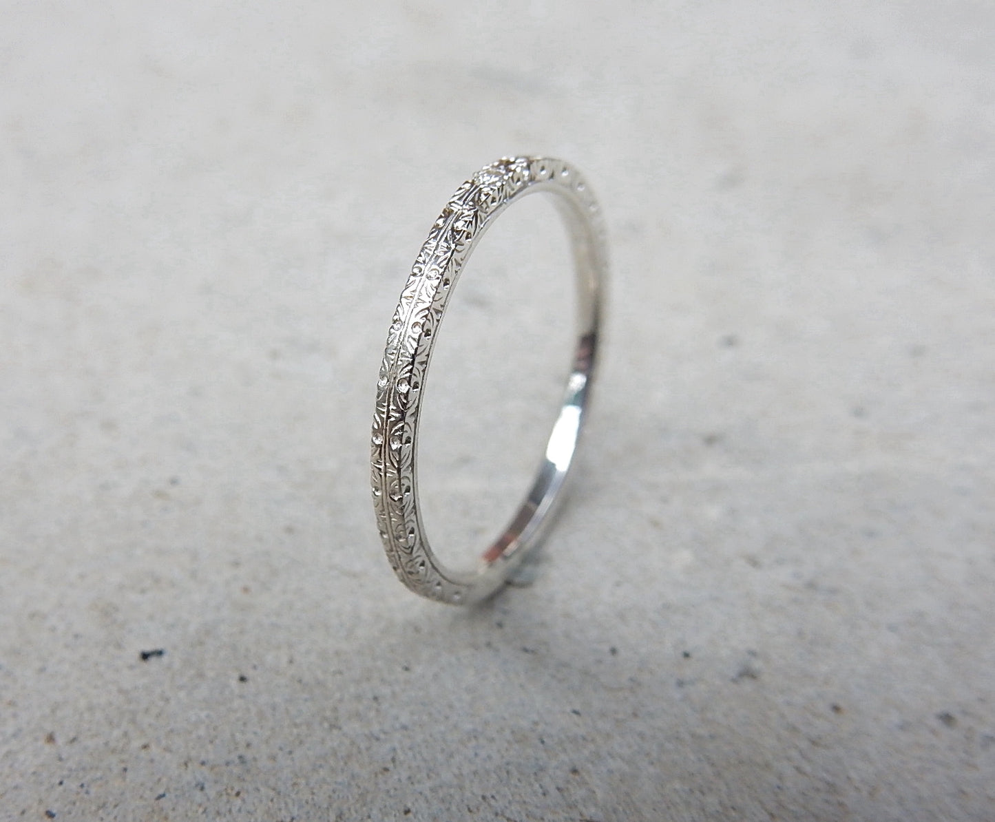 Decorato anello “cintolo”　＜飾り彫りリング ”細紐”＞ Pt900