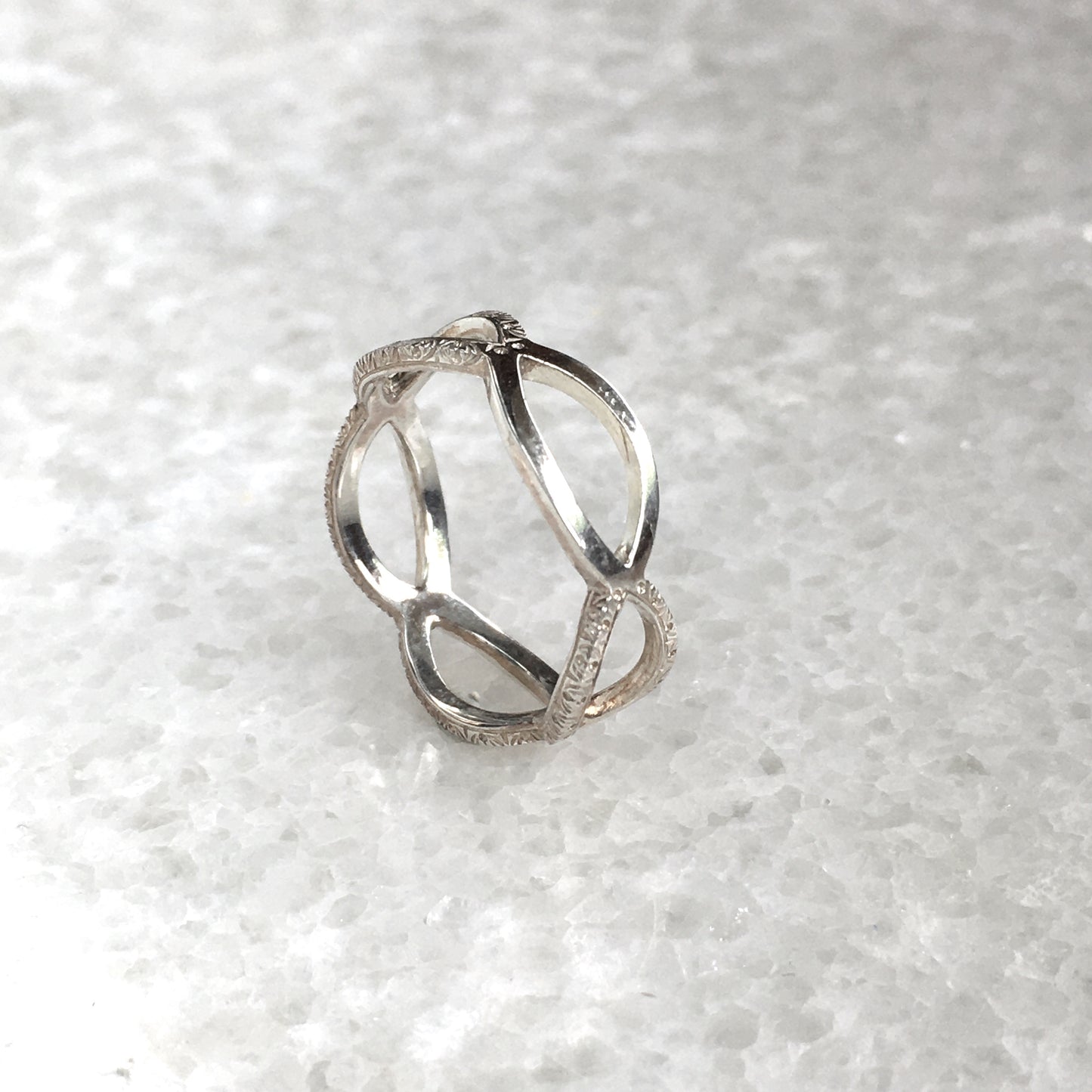 Decorato anello “intrecciato”　＜飾り彫りリング ”無限大”（大）＞ Pt900