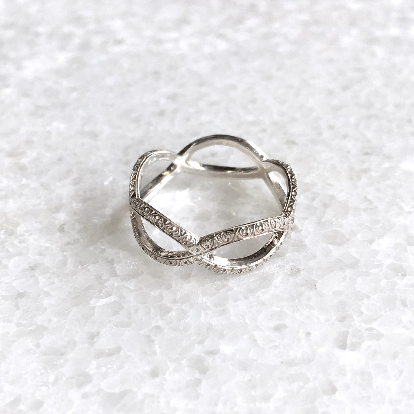 Decorato anello “intrecciato”　＜飾り彫りリング ”無限大”（大）＞ Pt900