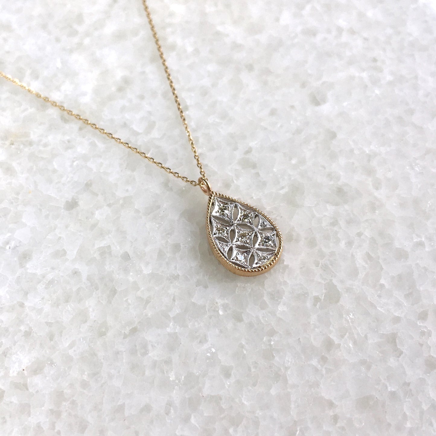 Collana ”lacrima“　＜しずくのネックレス＞